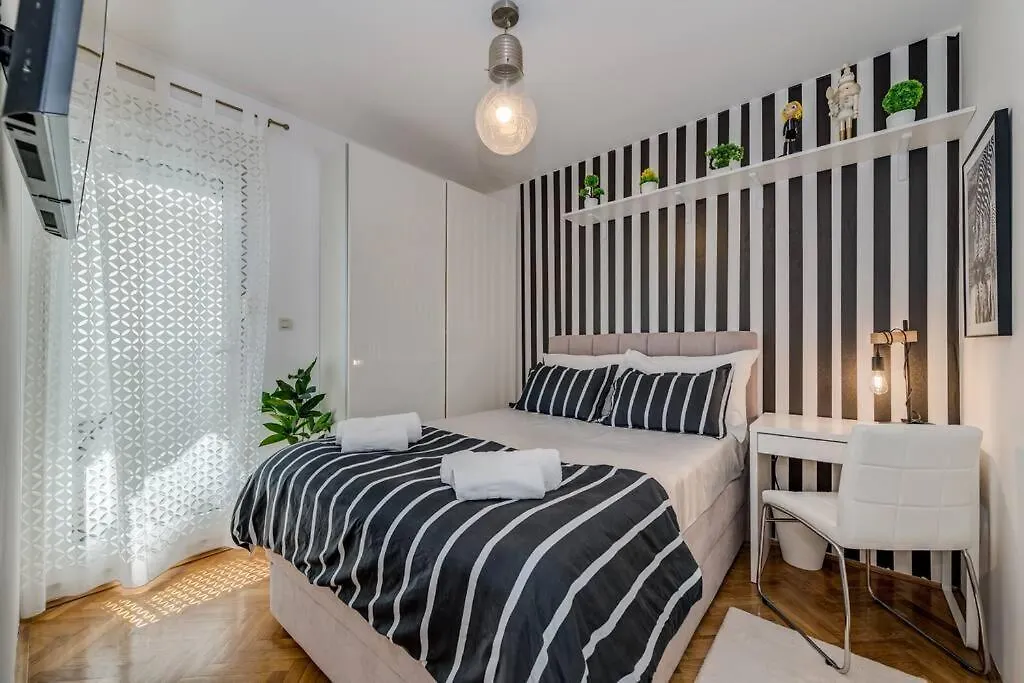 Spacious Lux Beach Apartment 스플리트