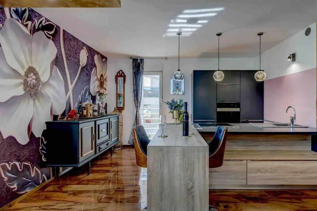 Spacious Lux Beach Apartment 스플리트