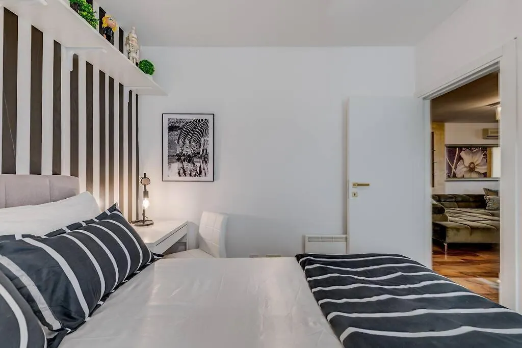 Spacious Lux Beach Apartment 스플리트